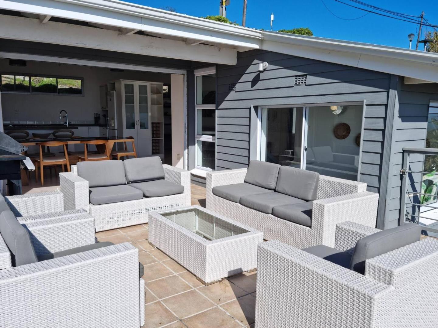 Cosy Beach Bungalow On Clifton Holiday home *