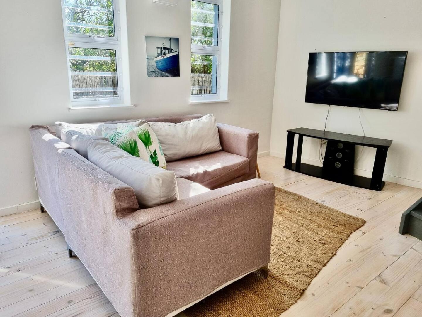 Cosy Beach Bungalow On Clifton Cape Town